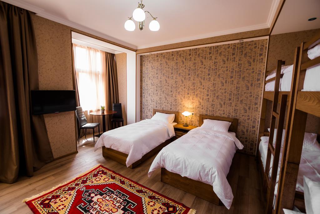 Metekhi'S Galavani Hotel Tbilisi Rom bilde
